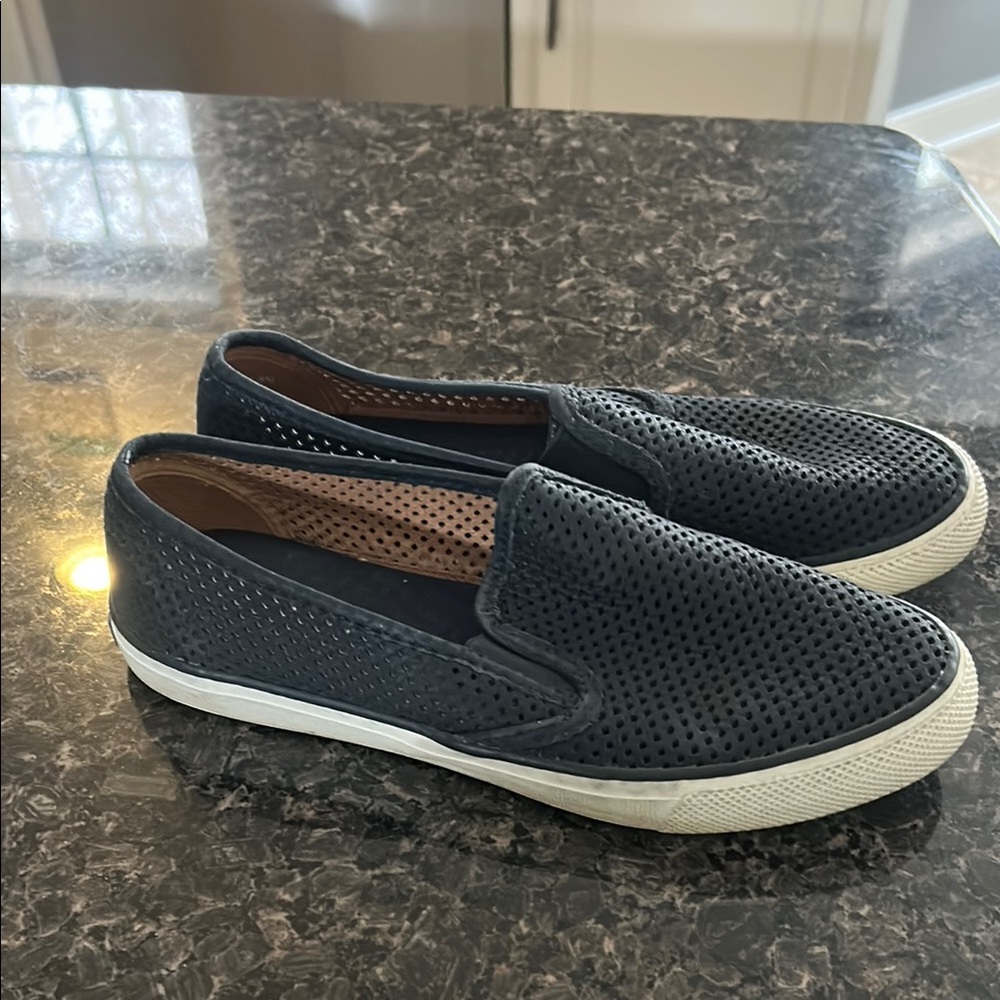 Women’s  Perforated Slip-On Shoes - Black